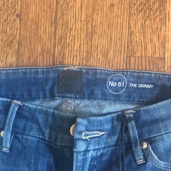 NWT Marciano Distressed Low Rise The Skinny Jeans - Picture 9 of 11